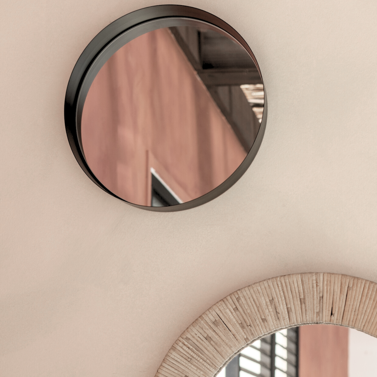 Luxe Wandspiegel Zwart Rond Ø 50 cm Sfeerfoto