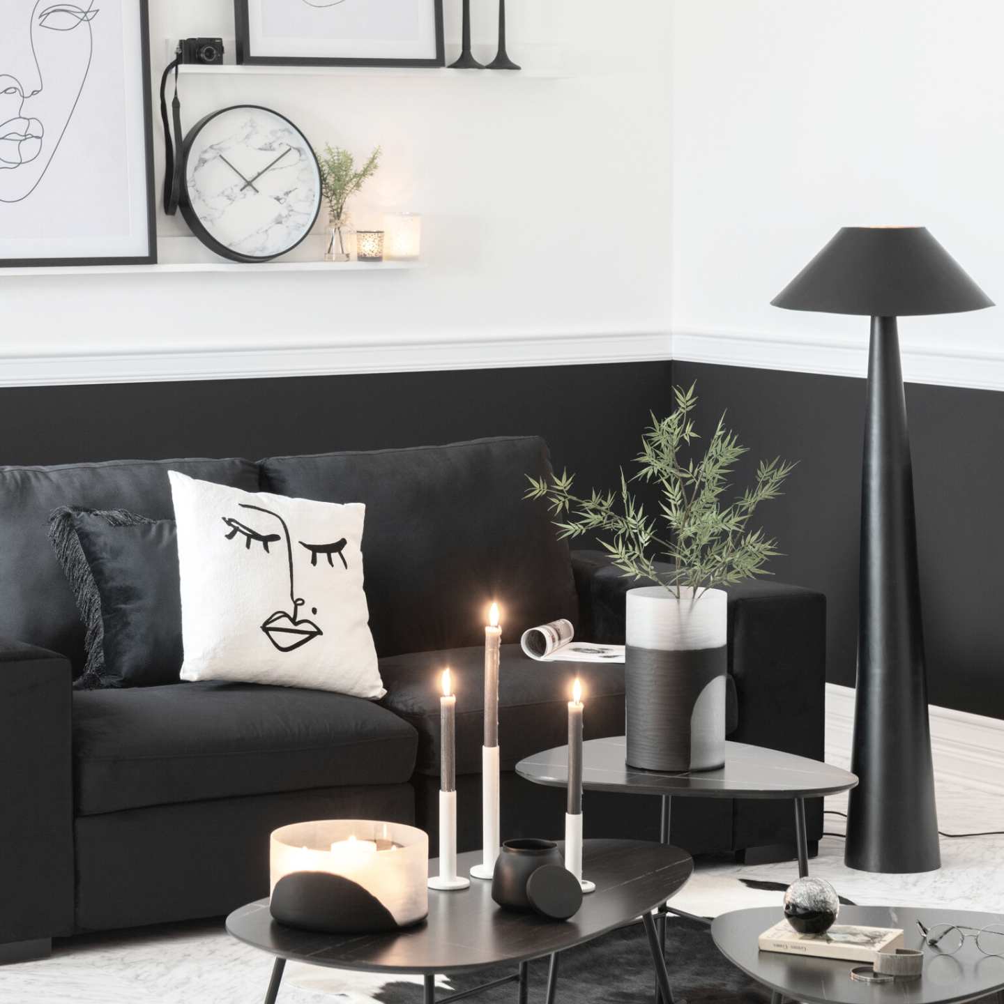 Moderne Staande Vloerlamp Zwart Metaal Sfeerfoto