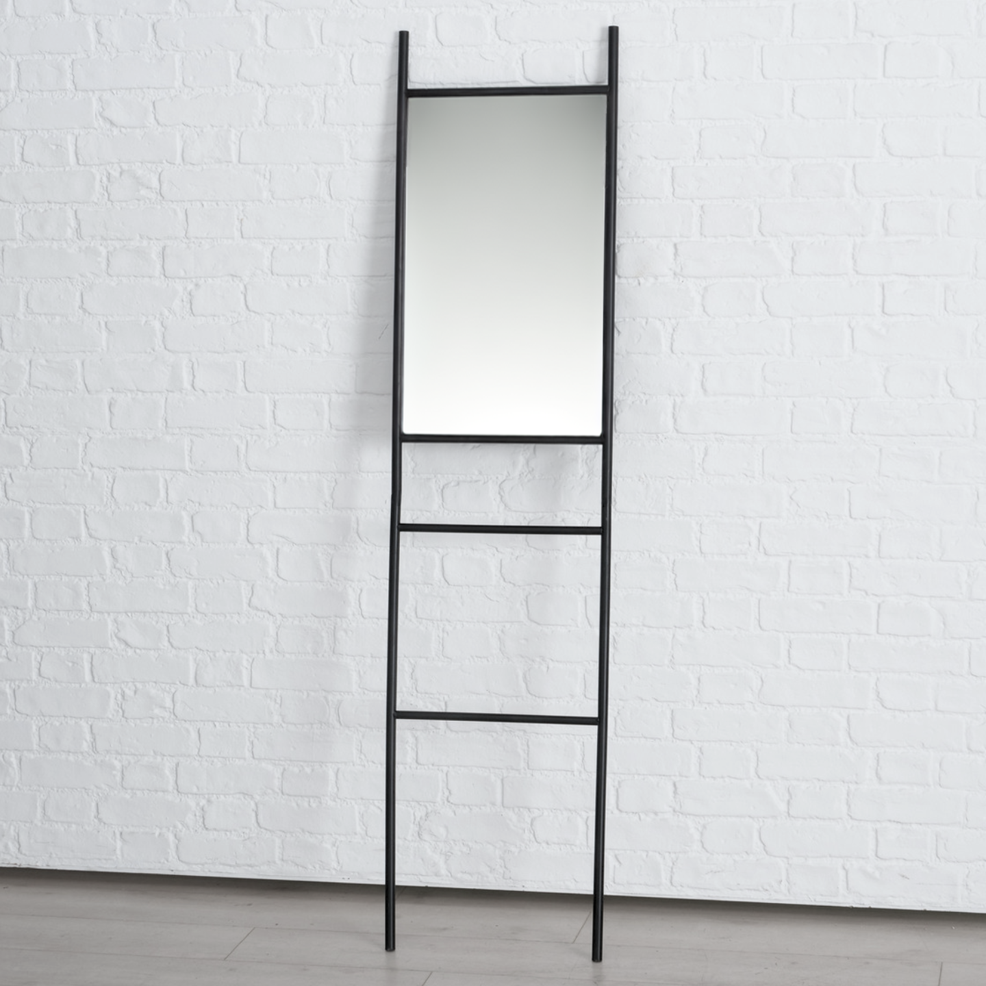 Spiegel Met Rekje Zwart Sfeerfoto