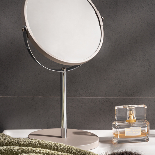 Vergrotende Make Up Spiegel Design Beige Sfeerfoto