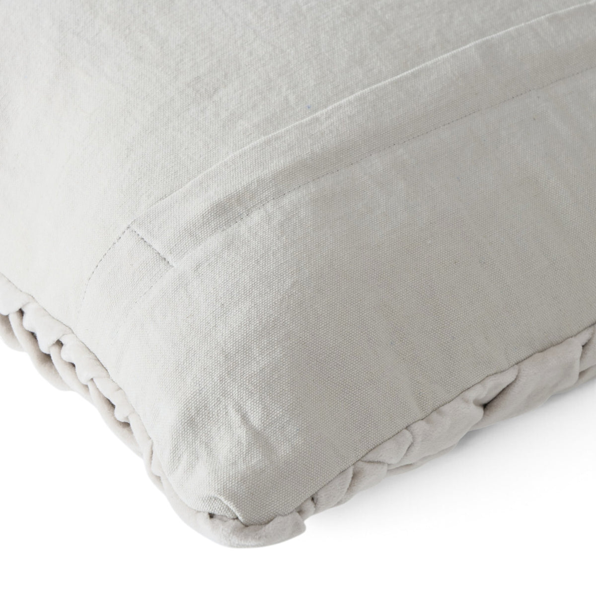 Beige Sierkussen Velvet 45 x 45 Detail